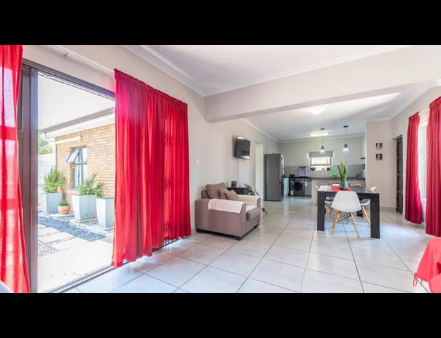 3 BEDROOM HOUSE FOR SALE IN VIKING VILLAGE